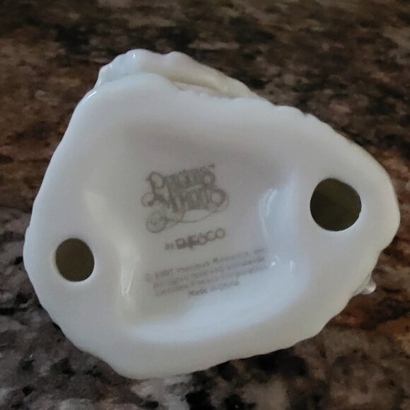 Precious Moments Holy Family Nativity Christmas Ornament-1997 - Picture 3 of 3